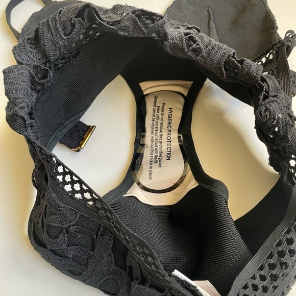 Misguided black one piece swimsuit. - Picture 4 of 5